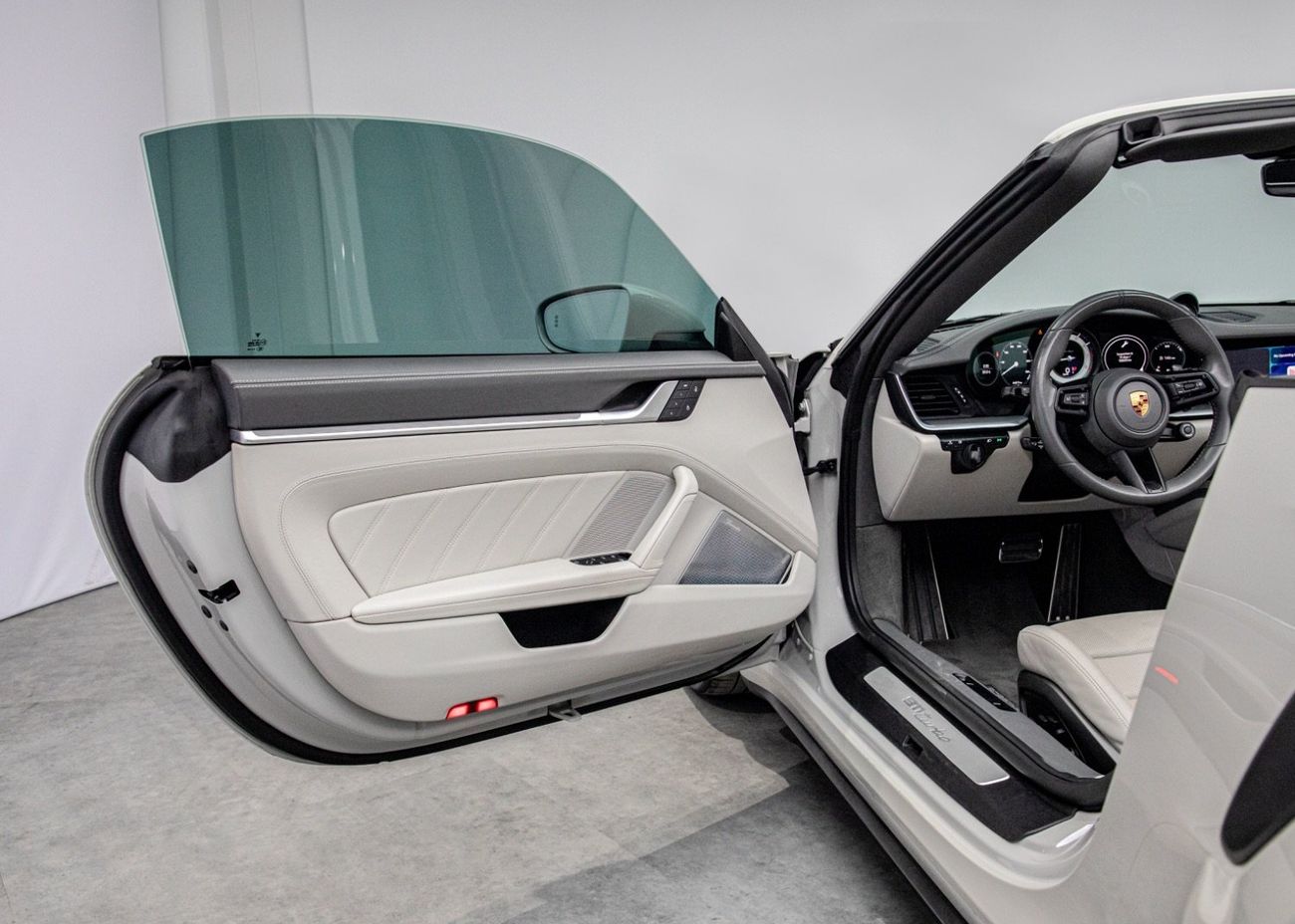 بورش 911 Turbo 3.8L (580 HP) Convertible