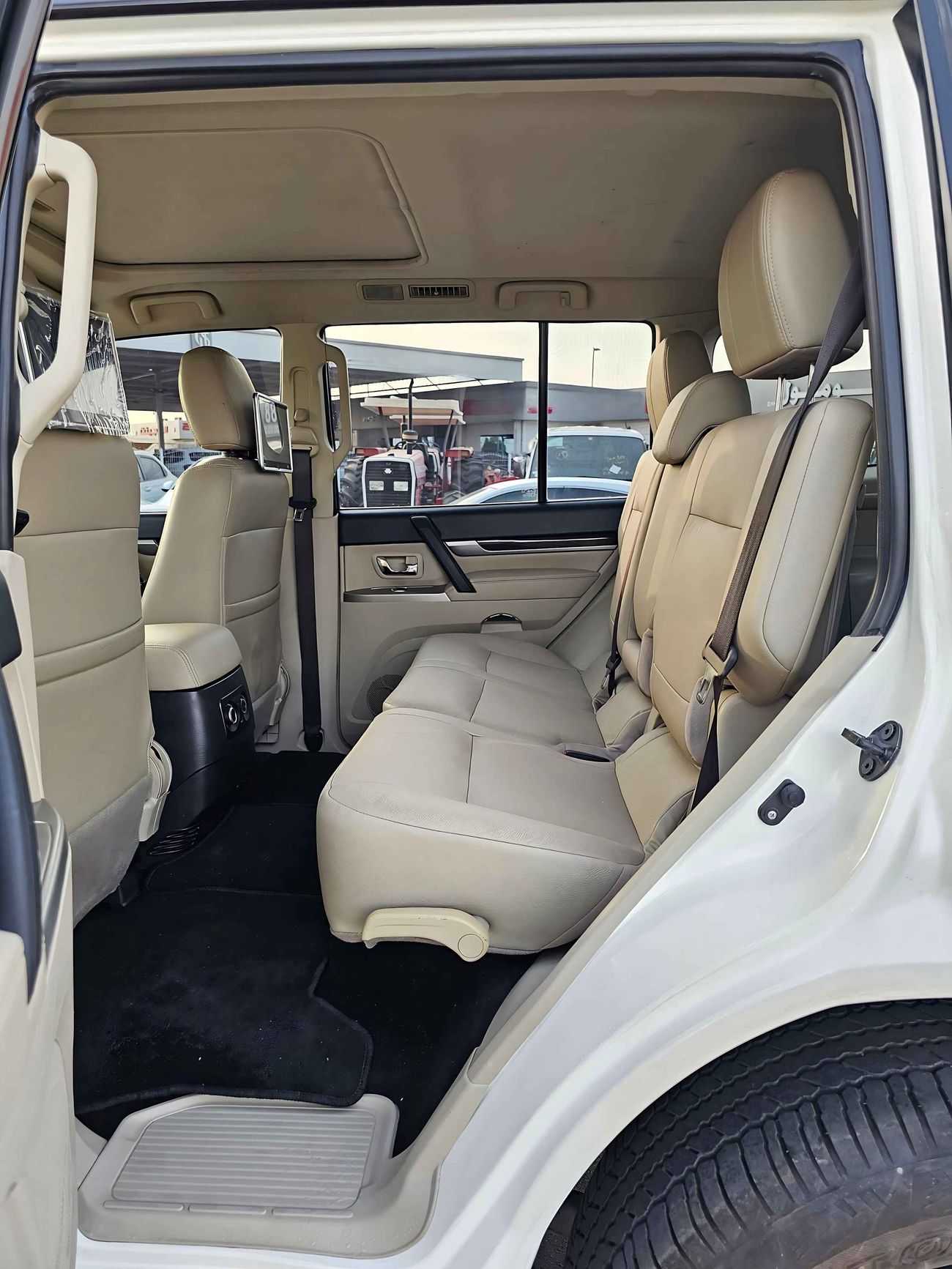 ميتسوبيشي باجيرو SIGNATURE EDITION/ SUNROOF LEATHER/ ELECTRIC SEATS/ 3.8 V6 4WD/ FULL OPT/ EXPORT ONLY / LOT#16883