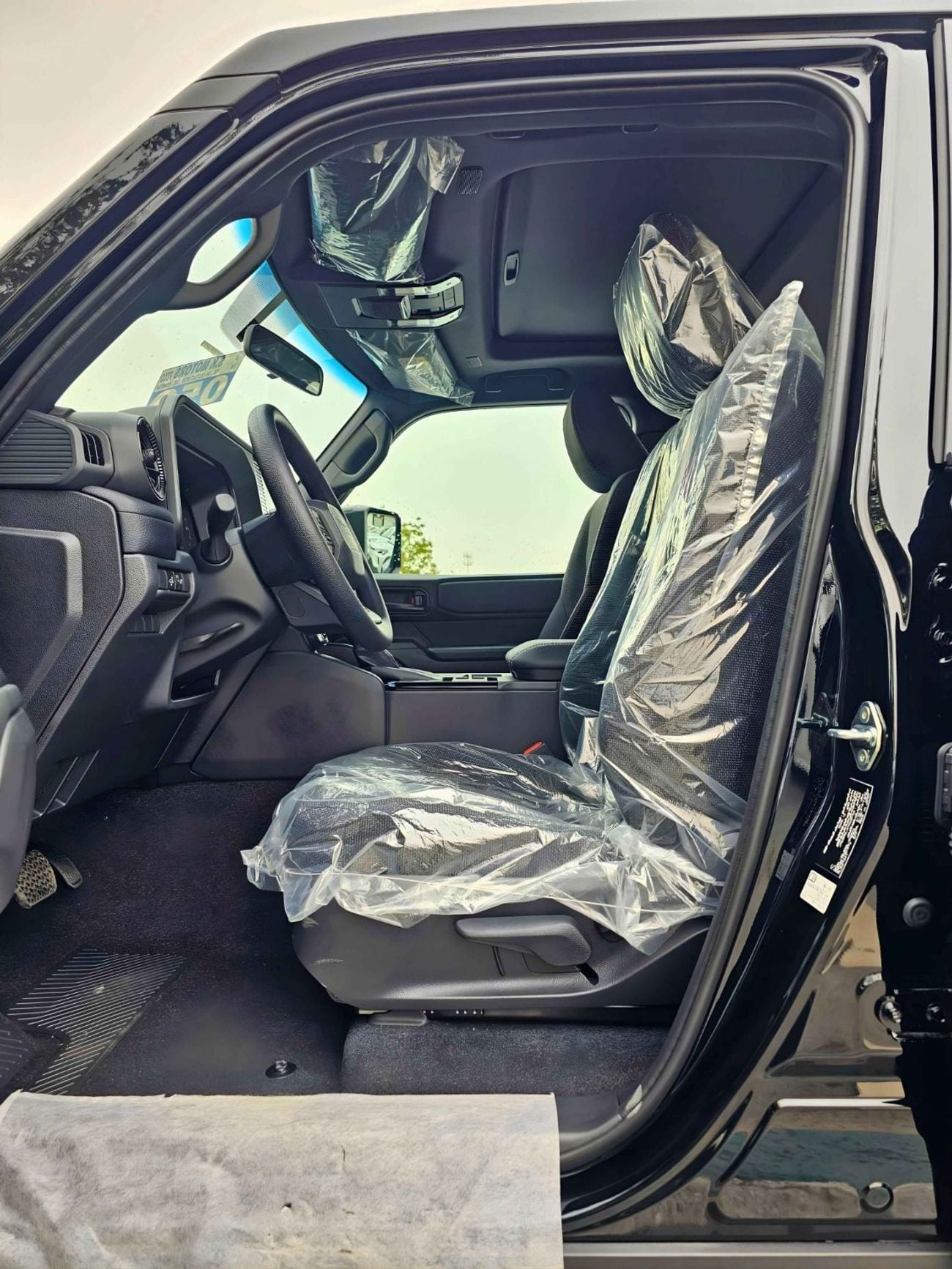 Toyota Prado TURBO ALL ROUNDER / 2.8L DIESEL V4 / DIFFLOCK / SUNROOF / COOL BOX (CODE # P28AR2)