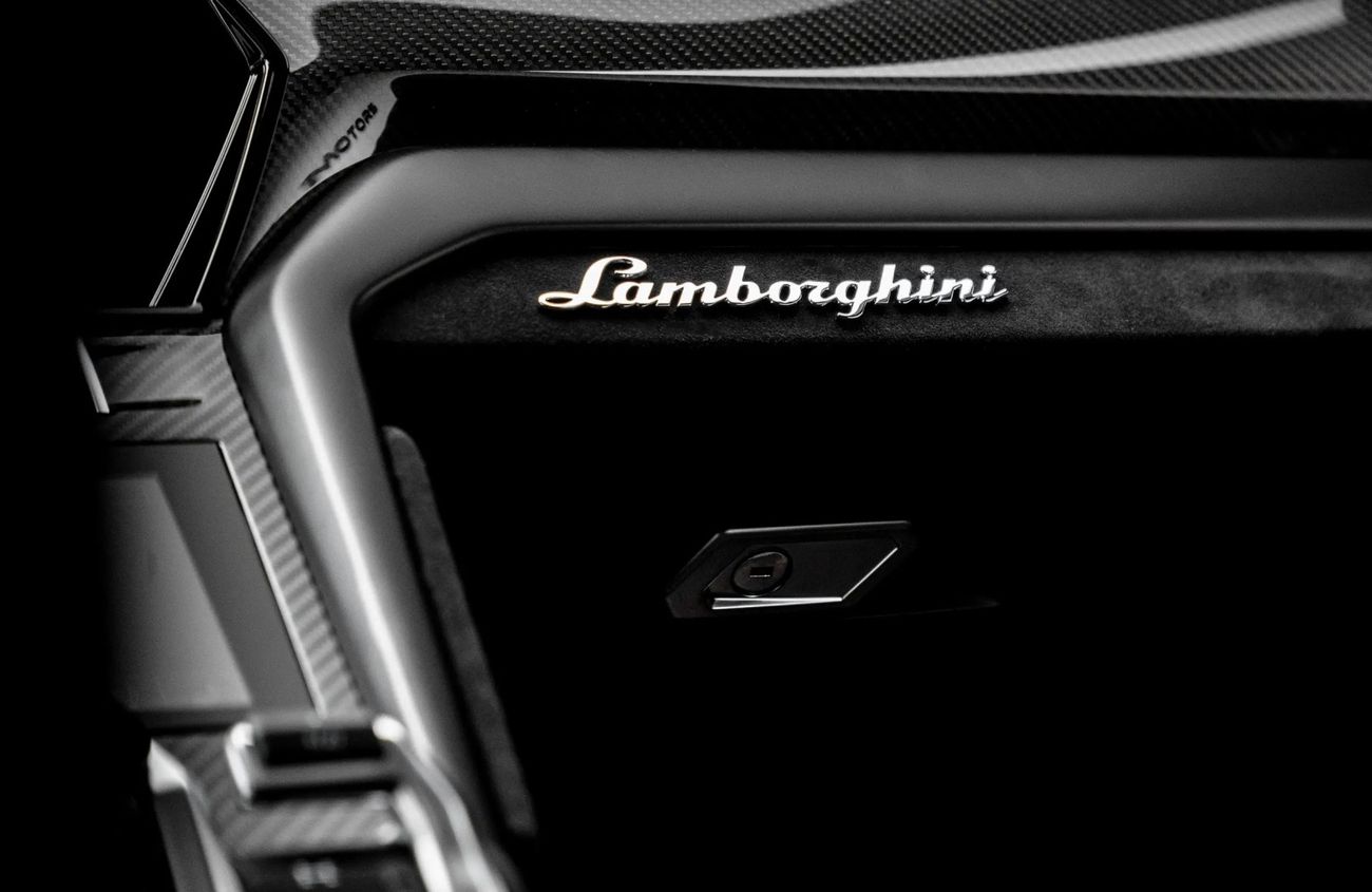 Lamborghini Urus 4.0L V8 Twin-Turbocharged Engine