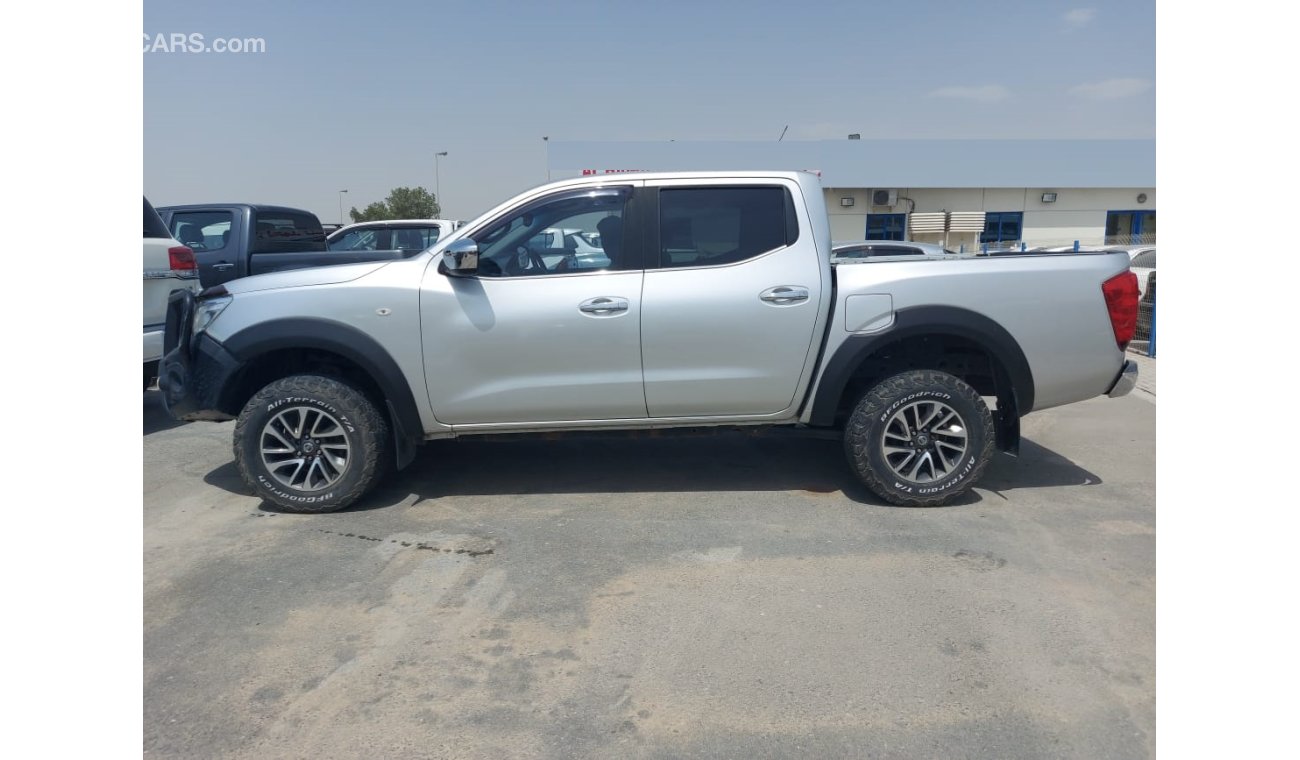 نيسان نافارا diesel auto 2.3L right hand drive excellent condition