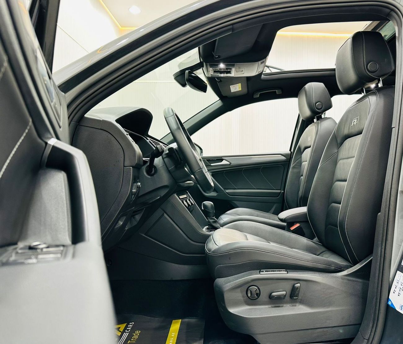 فولكس واجن تيجوان 2020 Volkswagen Tiguan R-Line Black Edition, March 2025 VW Warranty, Full VW Service History, GCC