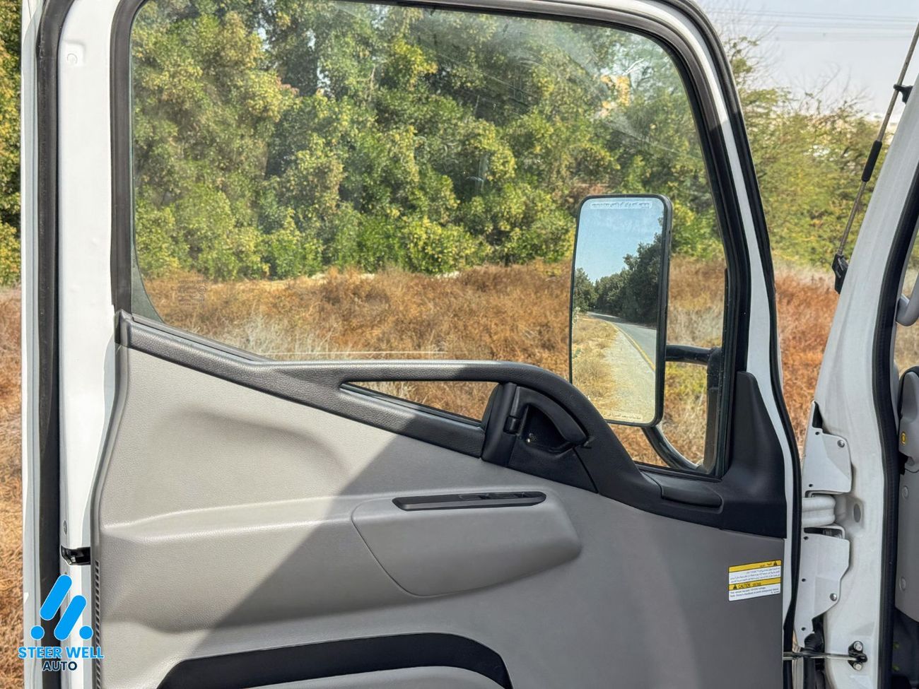 ميتسوبيشي فوسو كانتير 2023 | Diesel | 3.0L | Manual | Perfect Condition | White