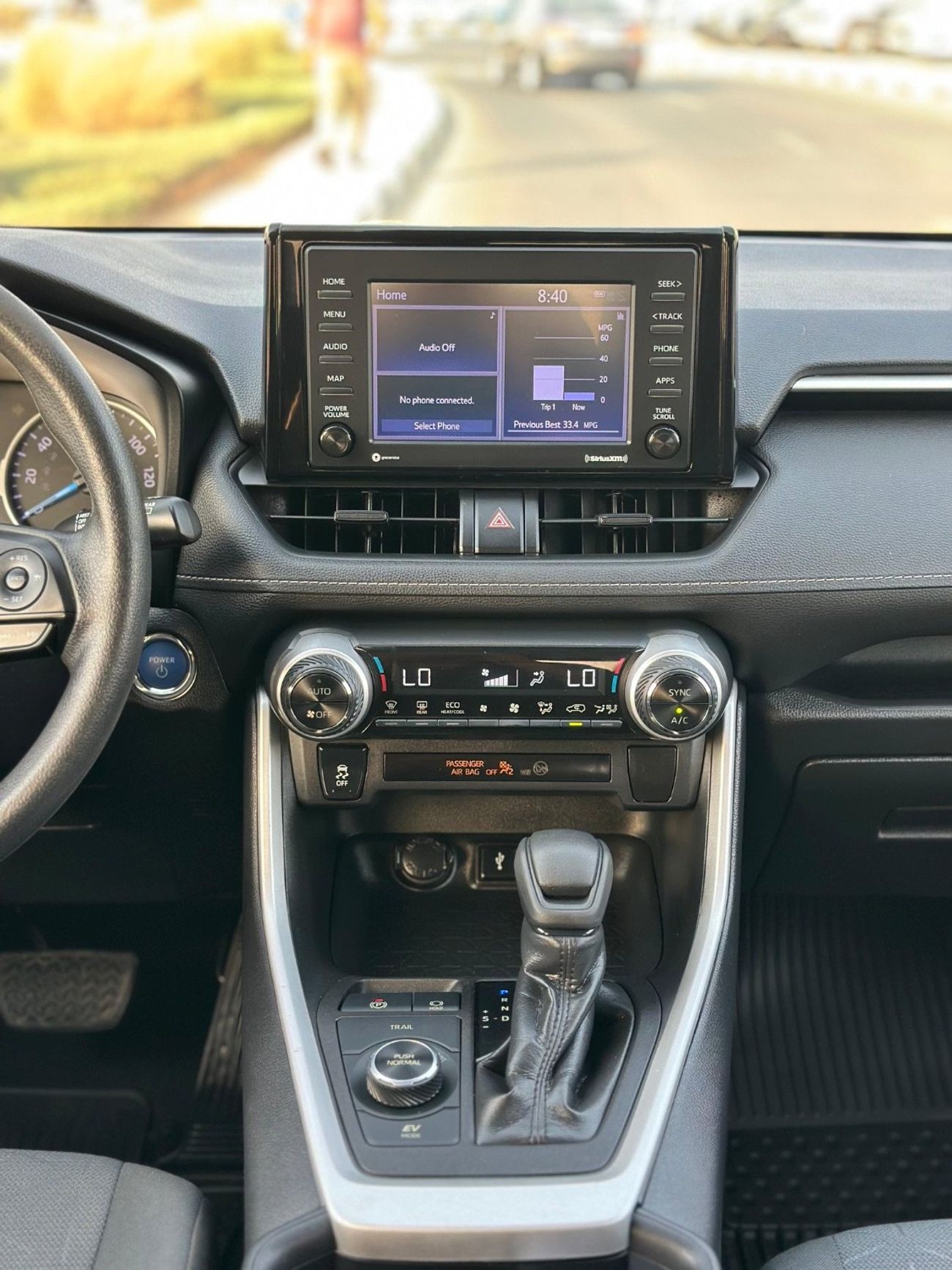 Toyota RAV4 Hybrid XLE 2.5L push start full option