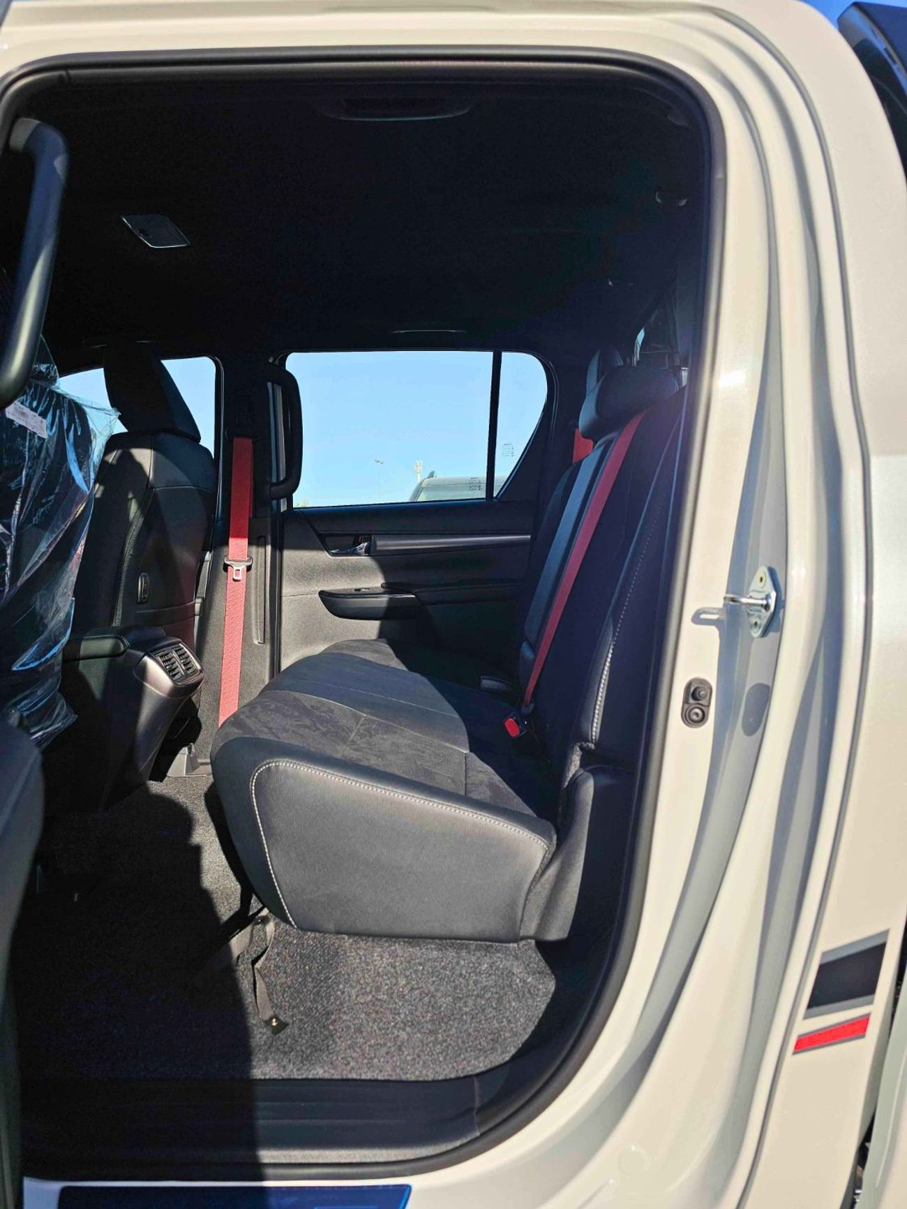 تويوتا هيلوكس GR SPORT / EURO 4  / A/T / 4.0L V6 PETROL / 360* CAMERA / LEATHER SEATS / FULL OPTION (CODE # 69087)