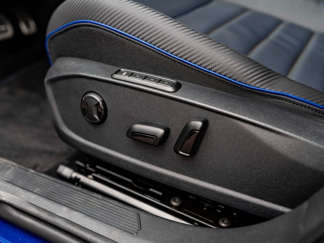 فولكس واجن جولف ار Base 2.0T