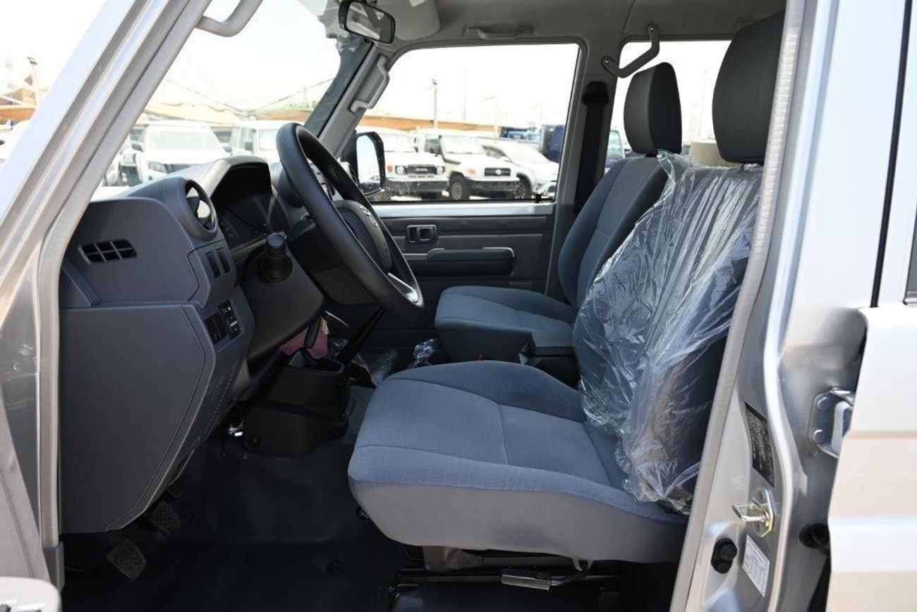 Toyota Land Cruiser Pick Up Double Cab V8 4.5L Diesel MT with Front / Rear Diff Lock, Black Wheels, Winch