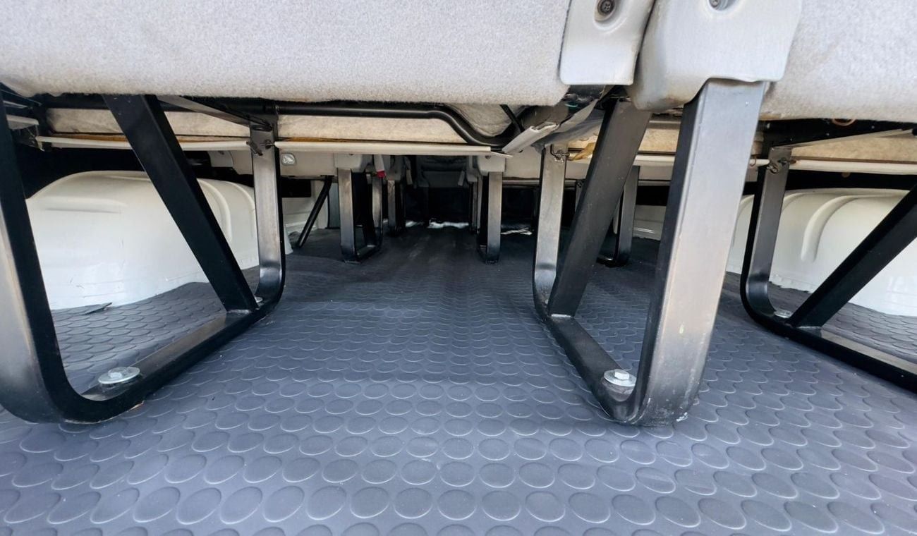 Toyota Hiace EXCELLENT CONDITION | NUDGE BAR | RHD | 2017 | 3.0L DIESEL ENGINE | MANUAL TRANMISSION | 14 SEATERS