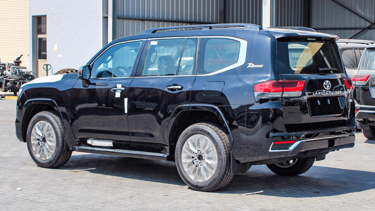 Toyota Land Cruiser VX 3.3L Toyota LC300 3.3L VX-R V6 Turbo Diesel AT