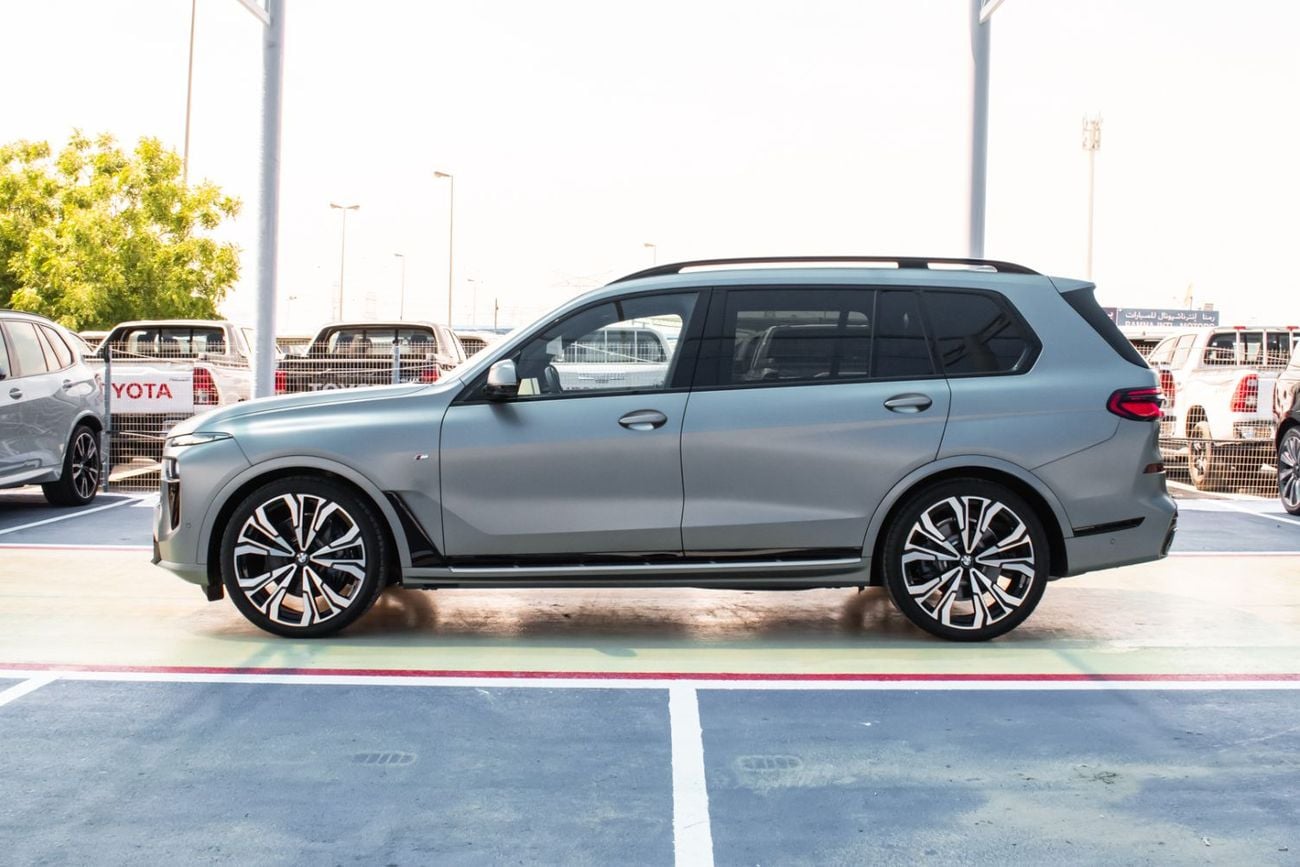 بي أم دبليو X7 The 2026 BMW X7 M40i xDrive is a full-size luxury performance SUV that blends V8 power, advanced tec