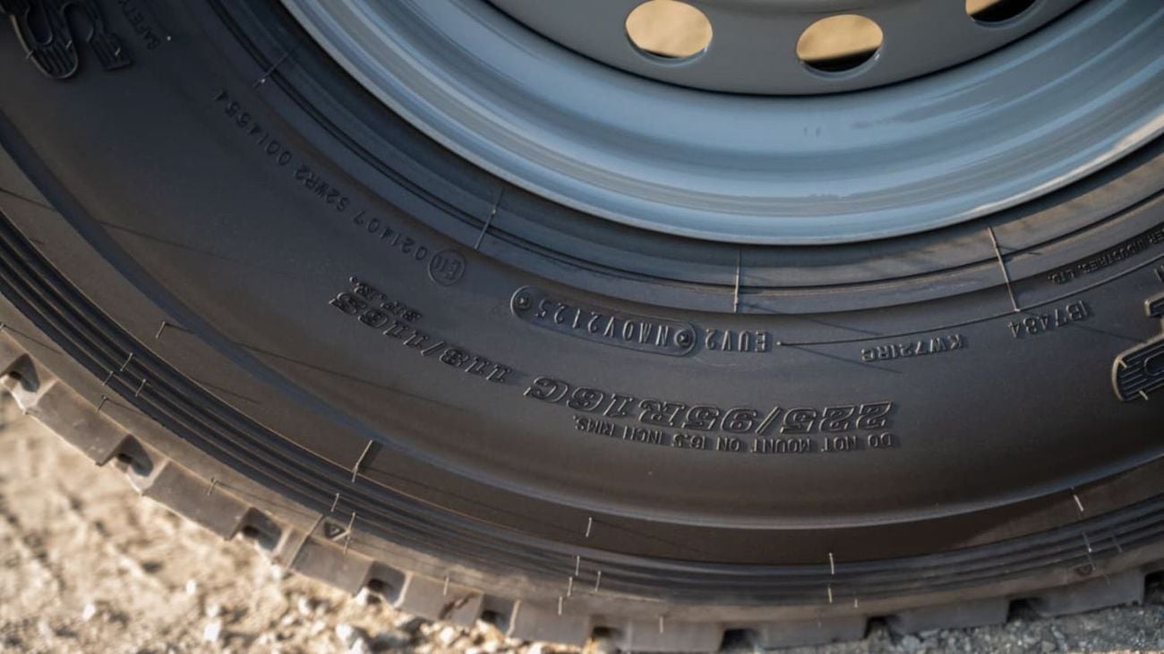 Toyota Land Cruiser 70 LC 76 4.0L Petrol | Manual | Four Wheel Drive | 6 seats | 5 Door