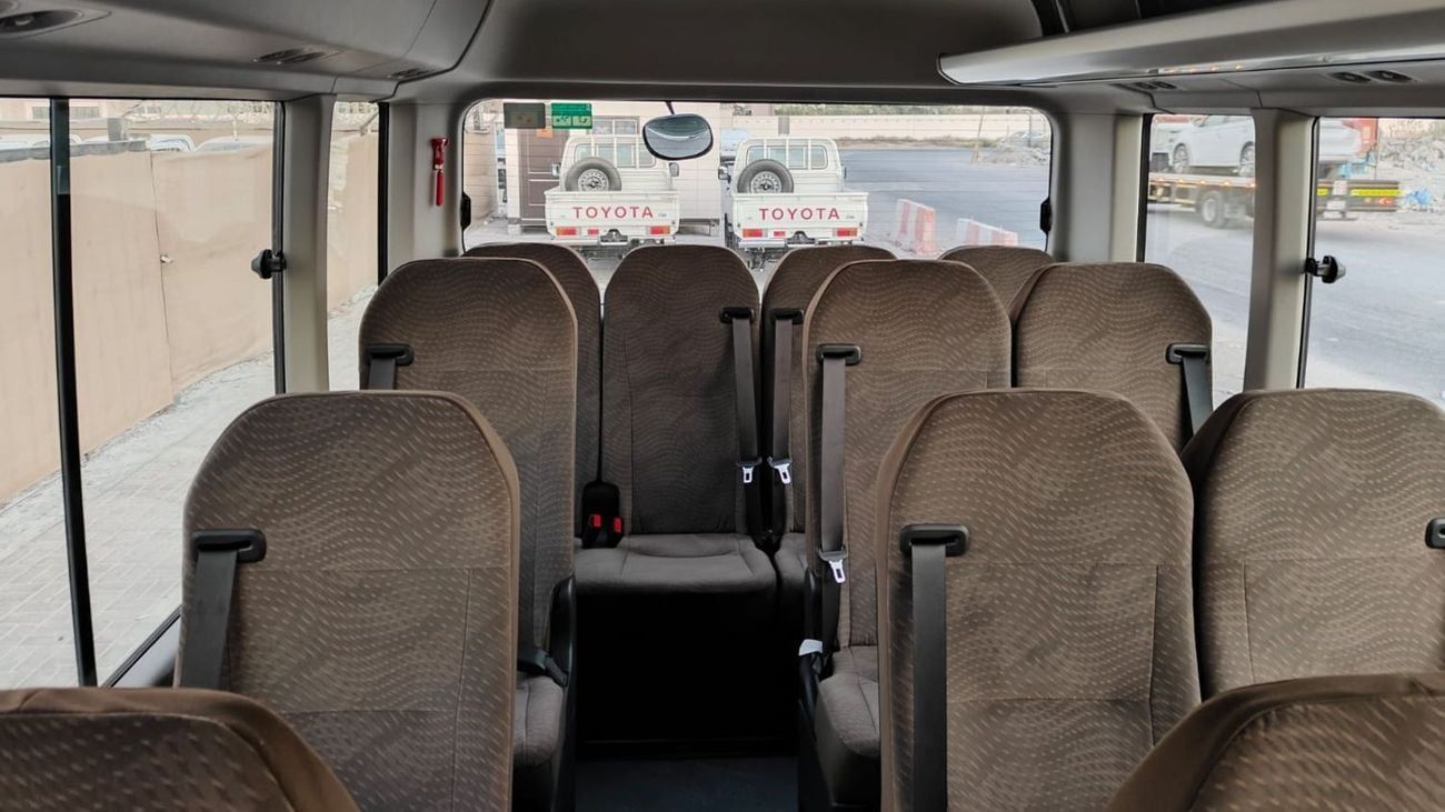 تويوتا كوستر 4.0L 23 Seater . Manual . Diesel . 3 Door . Rear Wheel Drive