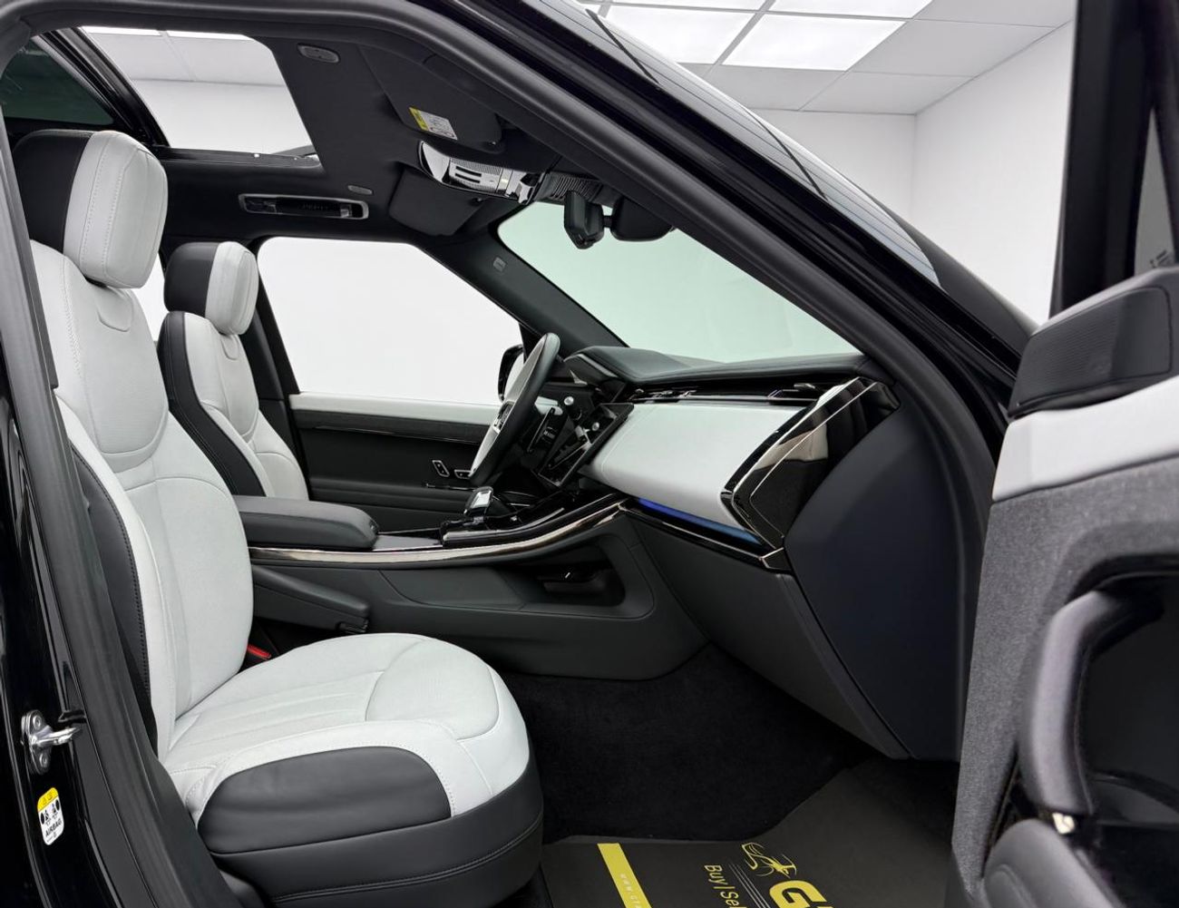 لاند روفر رينج روفر سبورت Dynamic HSE P400 3.0L 2024 Range Rover Sport HSE P400 ,Land Rover Warranty+Full Service History ,GCC