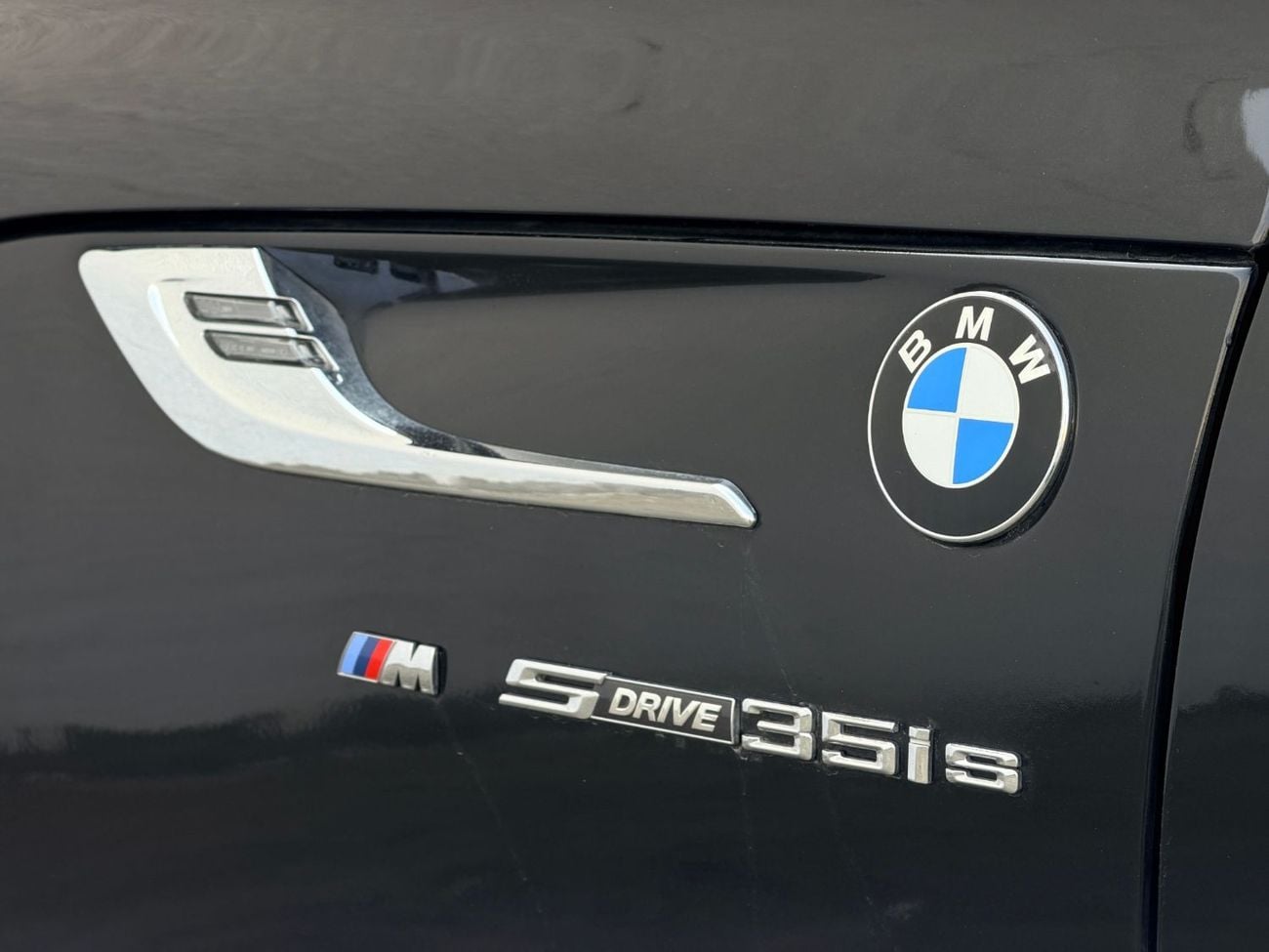 BMW Z4 sDrive 35is 3.0L BMW Z4 SDRIVE35IS | 3.0TC V6 | 2015 | GCC SPECS