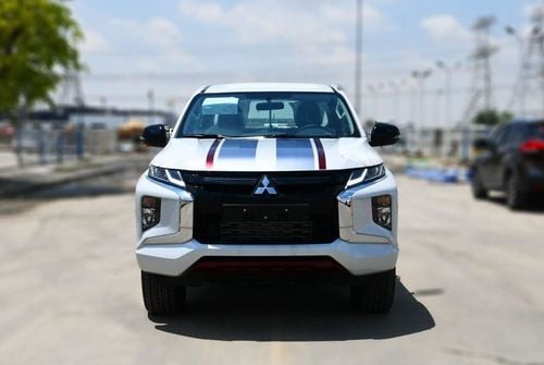 ميتسوبيشي L200 ميتسوبيشي L200 ديزل فل أوبشن أوتوماتيك 2.4 لتر أبيض من الخارج أسود من الداخل