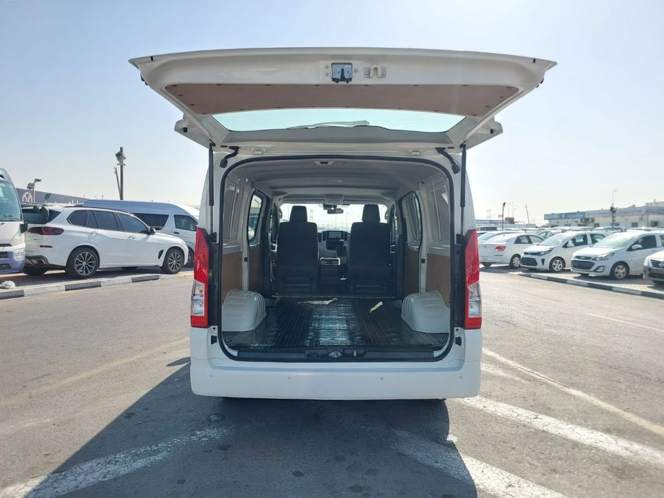 Toyota Hiace (RAMADAN OFFER) TOYOTA HIACE  VAN RHD 2025 MODEL 2.8 L DIESEL AUTOMATIC(PM80832)