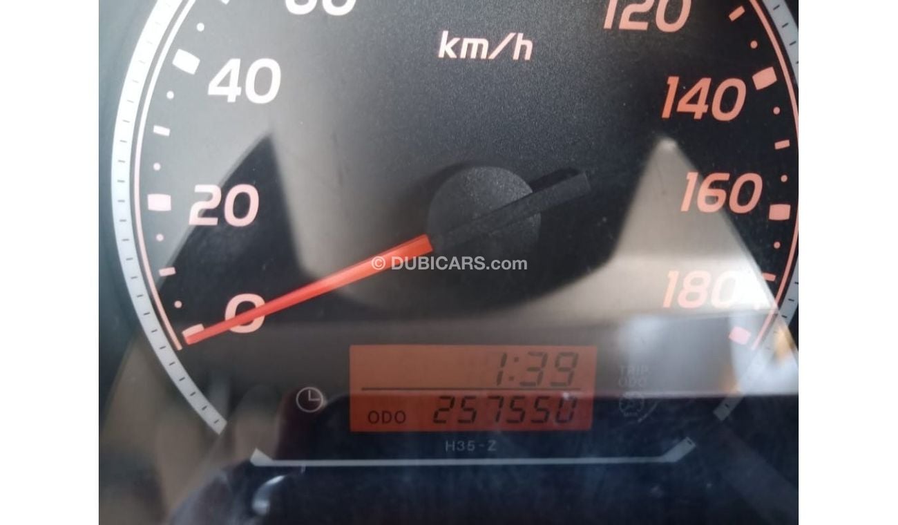 تويوتا هاياس TOYOTA HIACE VAN RIGHT HAND DRIVE (PM 891)