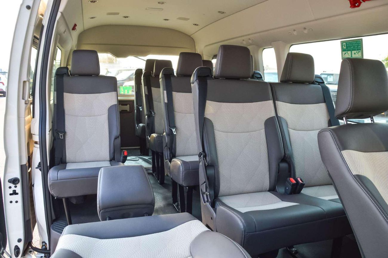 Toyota Hiace TOYOTA HIACE GL 3.5L PETROL AT MINIVAN 2026