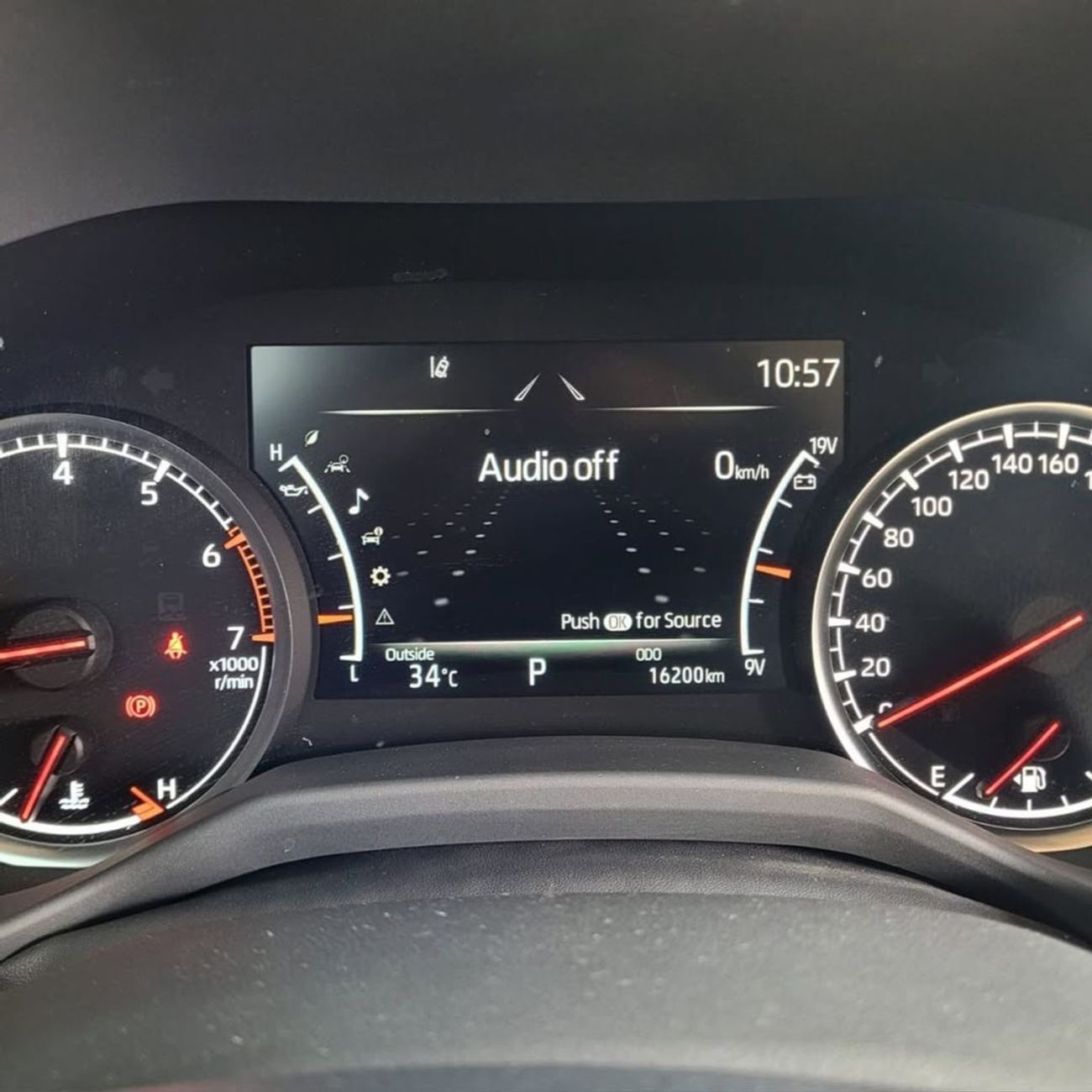 Toyota Land Cruiser VXR 4.0L TOYOTA LANDCRUISER VXR 4.0 4 YEARS WARRANTY FROM ALFUTTAIM