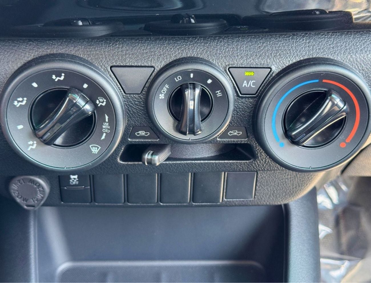 Toyota Hilux TOYOTA HILUX NARROW BODY || DOUBLE CABIN | BASIC 5SEATER | DIESEL 2.4L MT 4WD (CODE # HDB5B) GRAY 20