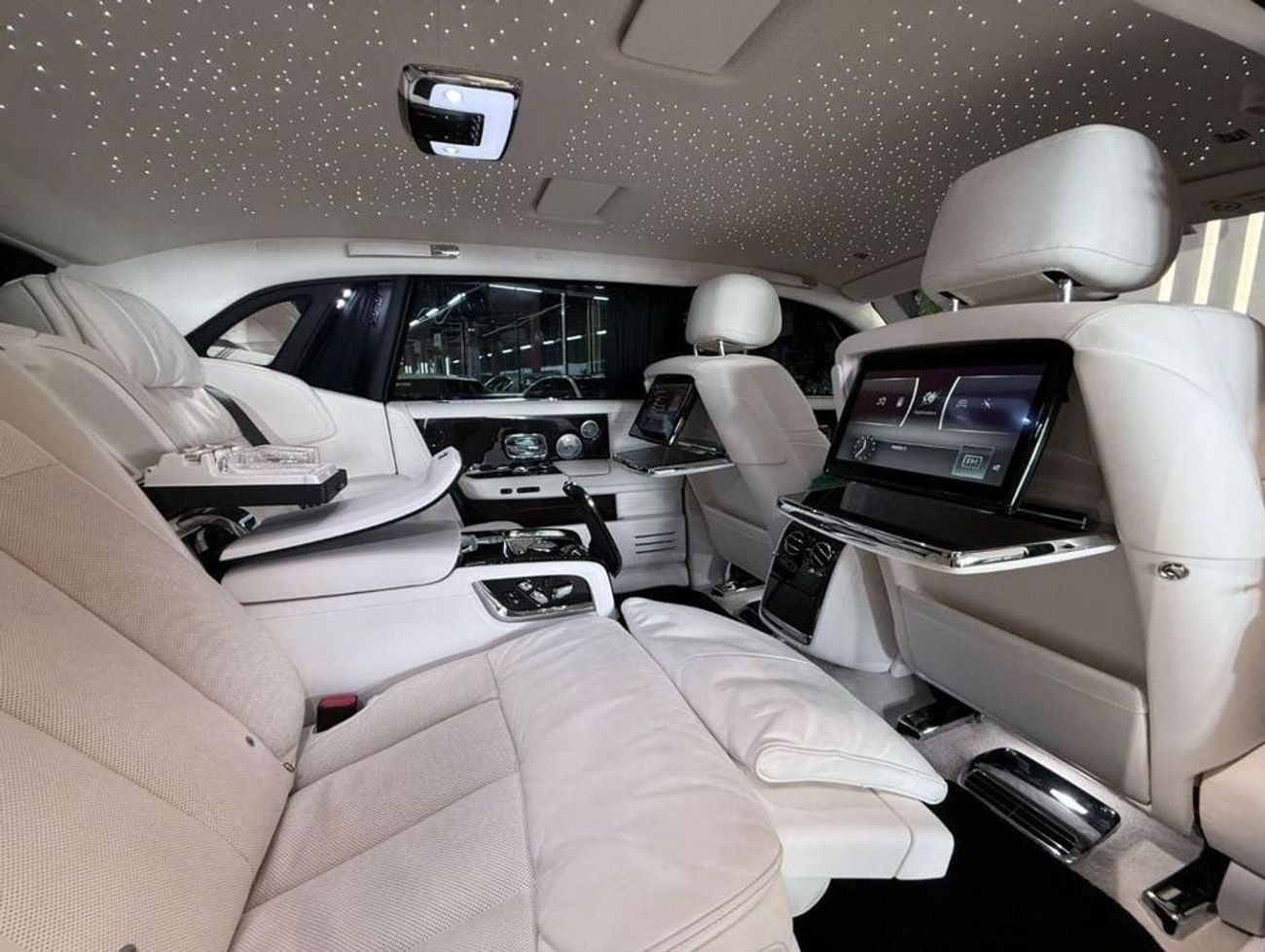 رولز رويس فانتوم EWB 6.8L 2022 Rolls-Royce Phantom EWB-Mint Condition-Warranty and Service contracts available