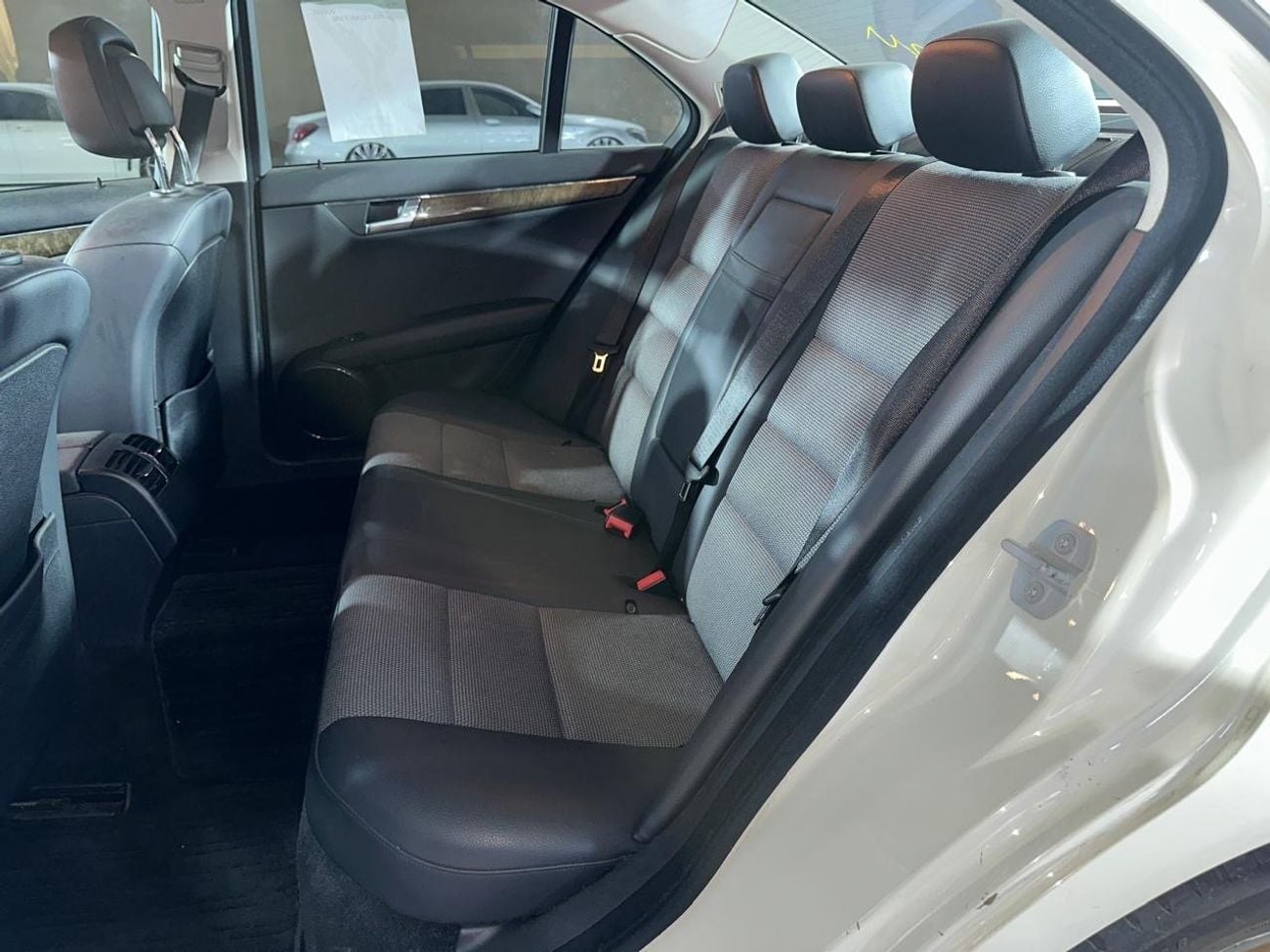 مرسيدس بنز C 300 MERCEDES C-CLASS C300 2010 3.0L | FULL SERVICE HISTORY | TWO KEYS | BLACK LEATHER INTERIOR