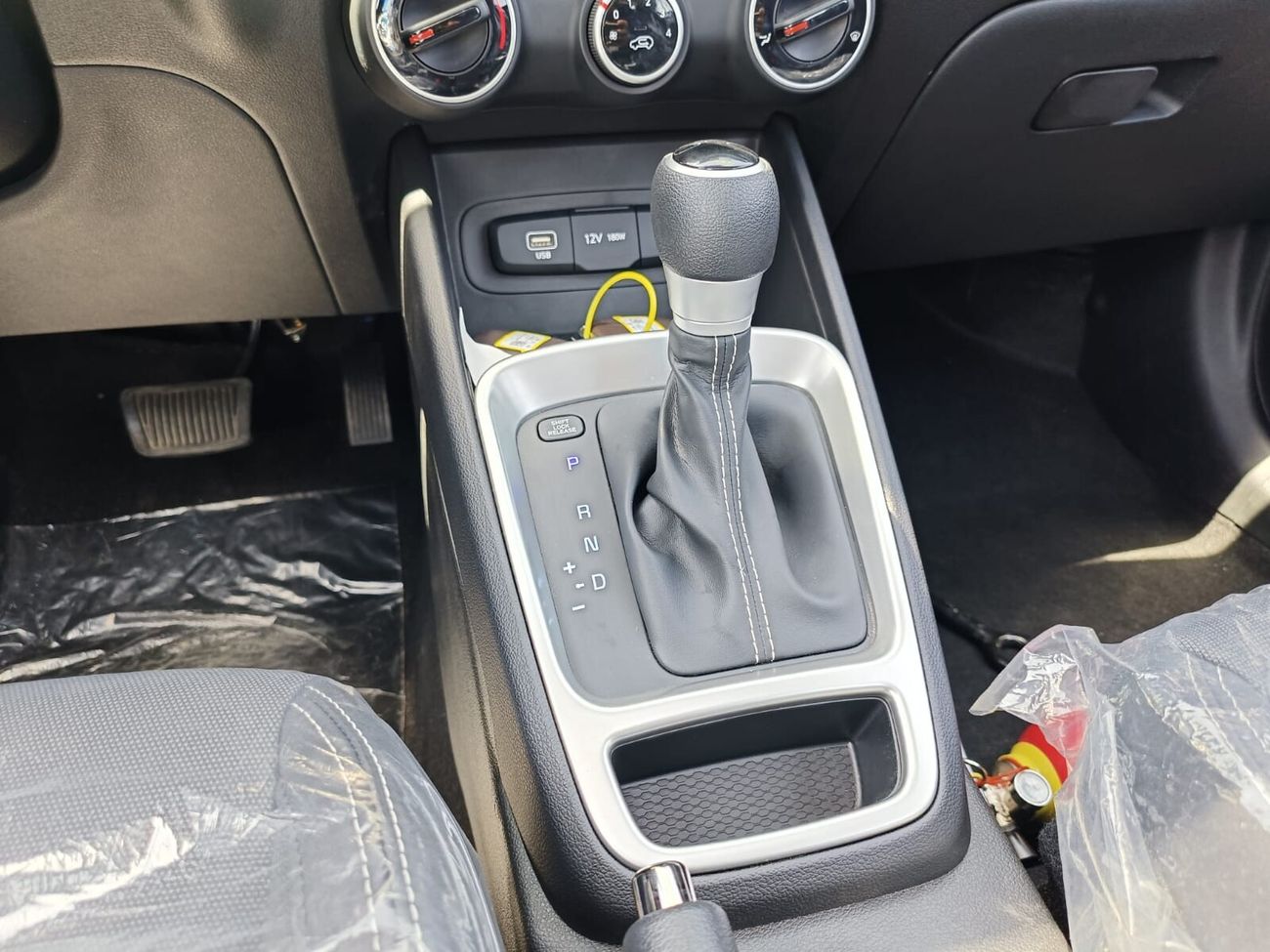 هيونداي فنيو QXI Premier Plus Turbo, 1.0L V4, Alloy Wheels, Sunroof (CODE # VEN10AF)