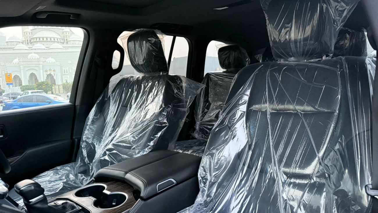 تويوتا لاند كروزر Toyota landcruise 2022MODEL Engine 3.3l Diesel Transmission Automatic Interior Black colour white pu