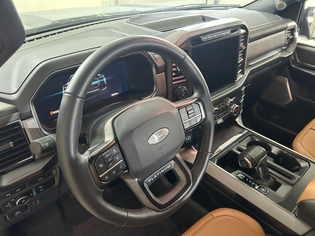 Ford F 150 Platinum 5.0L V8 1823EW F150 PLATINUM CREW 145'' 3.5L ECOBOOST AT LTHR W/O NAVIGATION