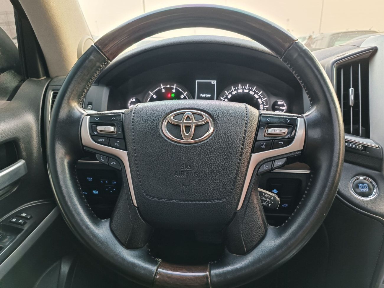 تويوتا لاند كروزر / VXR 5.7/ ORG SHP/ HYUDRAULIC/ LOT#58646