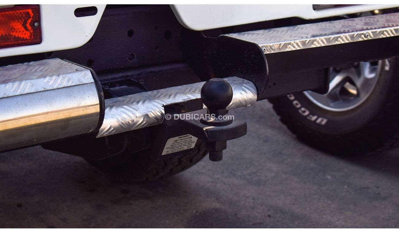 Toyota Land Cruiser Pick Up V8 1VD engine Diesel turbo clean car