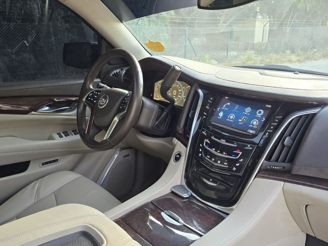 Cadillac Escalade Platinum 6.2L CADILLAC ESCALADE 2015 GCC PLATINUM // FULL OPITION // PERFECT CONDITION