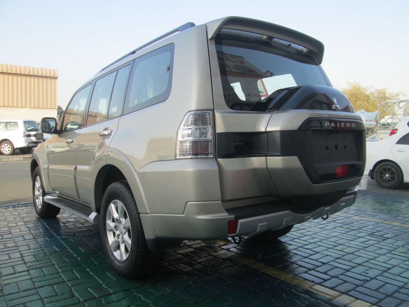 Mitsubishi Pajero GLS 3.5L (186 HP) (7 Seater)