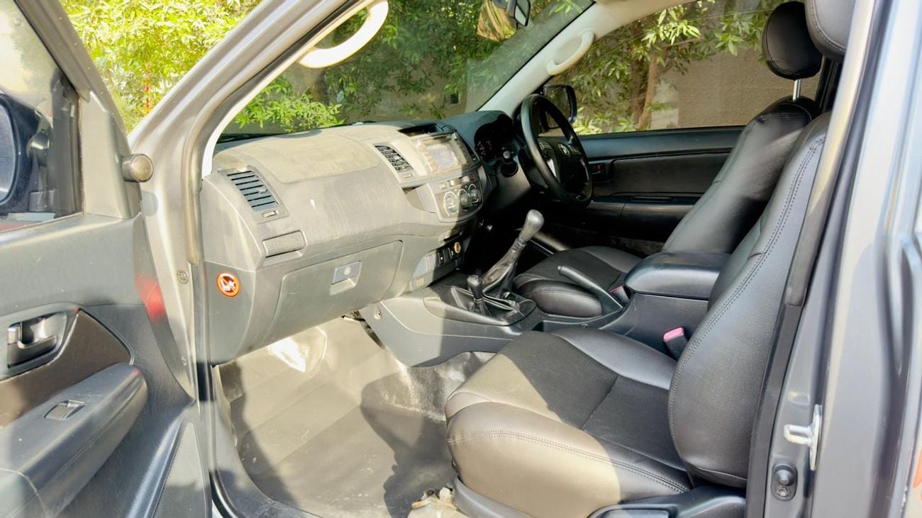 Toyota Hilux SMART CAB | MANUAL TRANSMISISON | 3.0L DIESEL | 4X4 SPORTS BAR | RHD