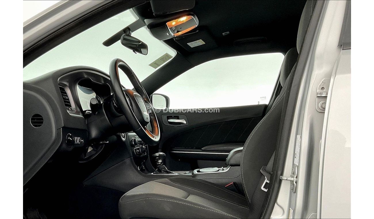 Dodge Charger SXT / SE