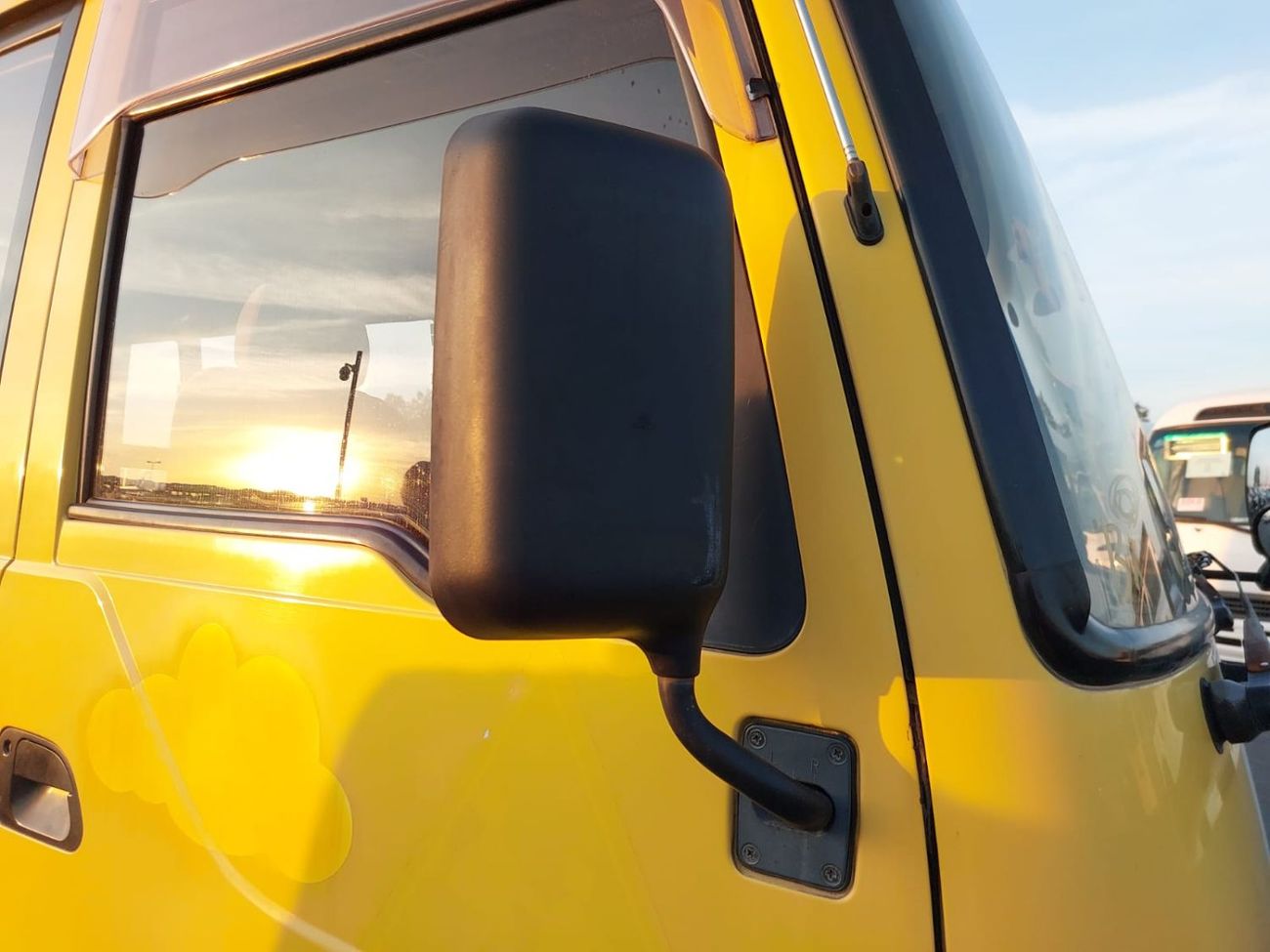 ميتسوبيشي روزا MITSUBISHI ROSA BUS RHD 2004 MODEL 4.2 L DIESEL AUTOMATIC(PM00674)