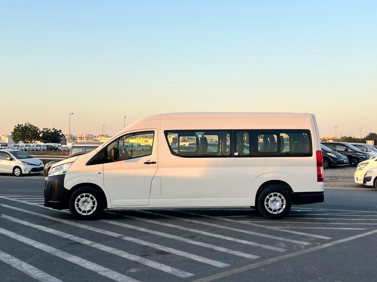 Toyota Hiace 2021 Toyota Hiace 3.5L V6 - Passenger - Patrol Manual - 13 Seater - No Accident -