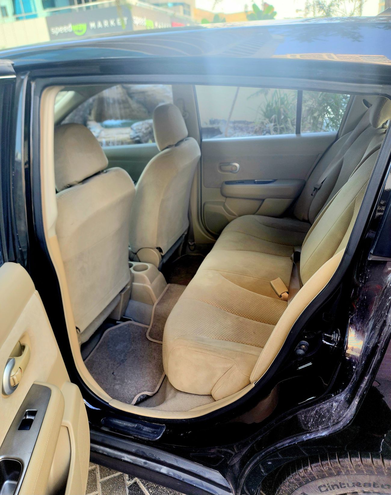 Nissan Tiida SV 1.8L Hatchback