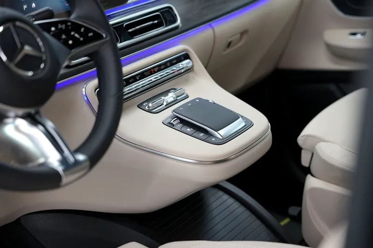 Mercedes Benz V300 Mercede-Benz V 300 AVANTGARDE | GCC 0km | Agency Warranty | 360 View | 64 colors Ambeint Lights