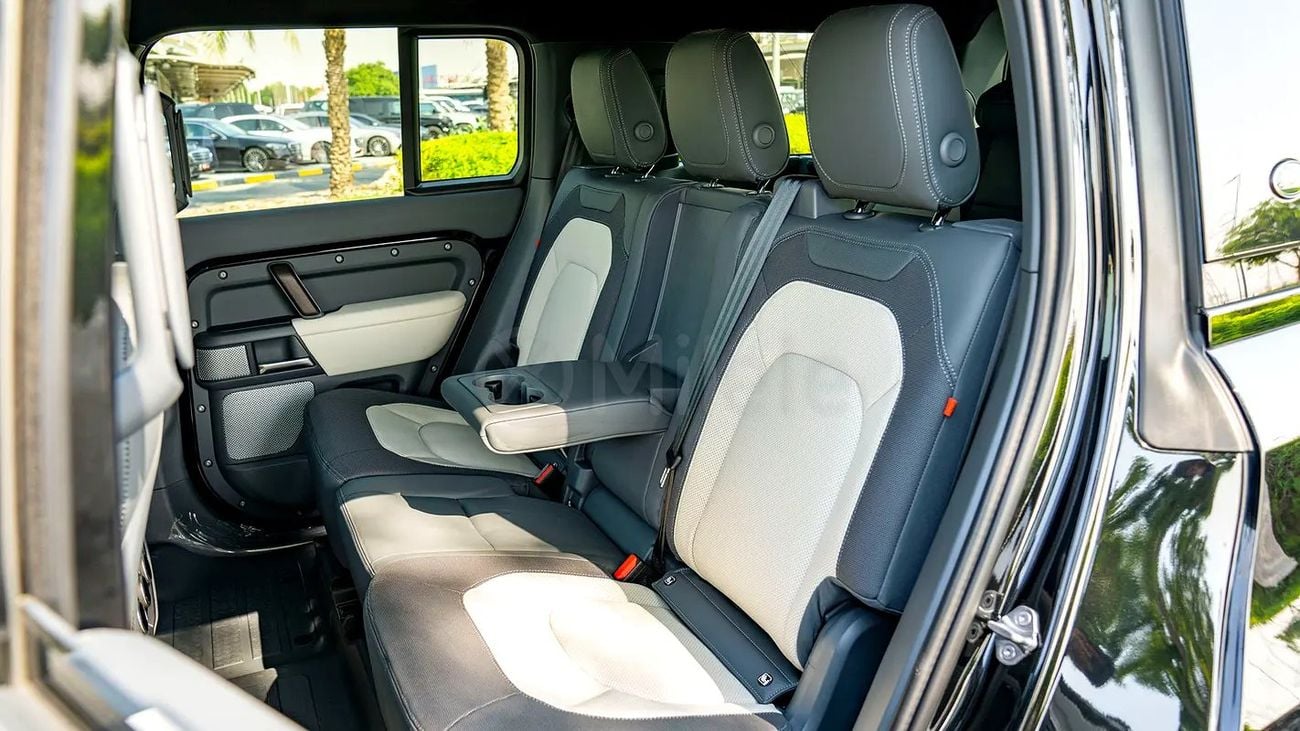 Land Rover Defender 130 | 2-YEAR WARRANTY + SERVICE AVAILABLE | IN-HOUSE FINANCING | 0% DOWNPAYMENT (BANK)