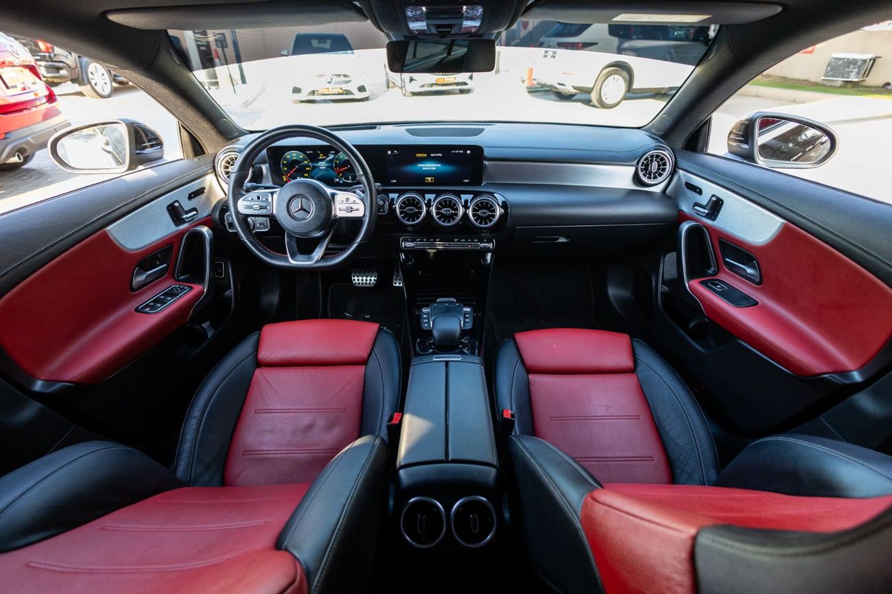 Mercedes-Benz CLA 250 Std 2.0L (221 HP)