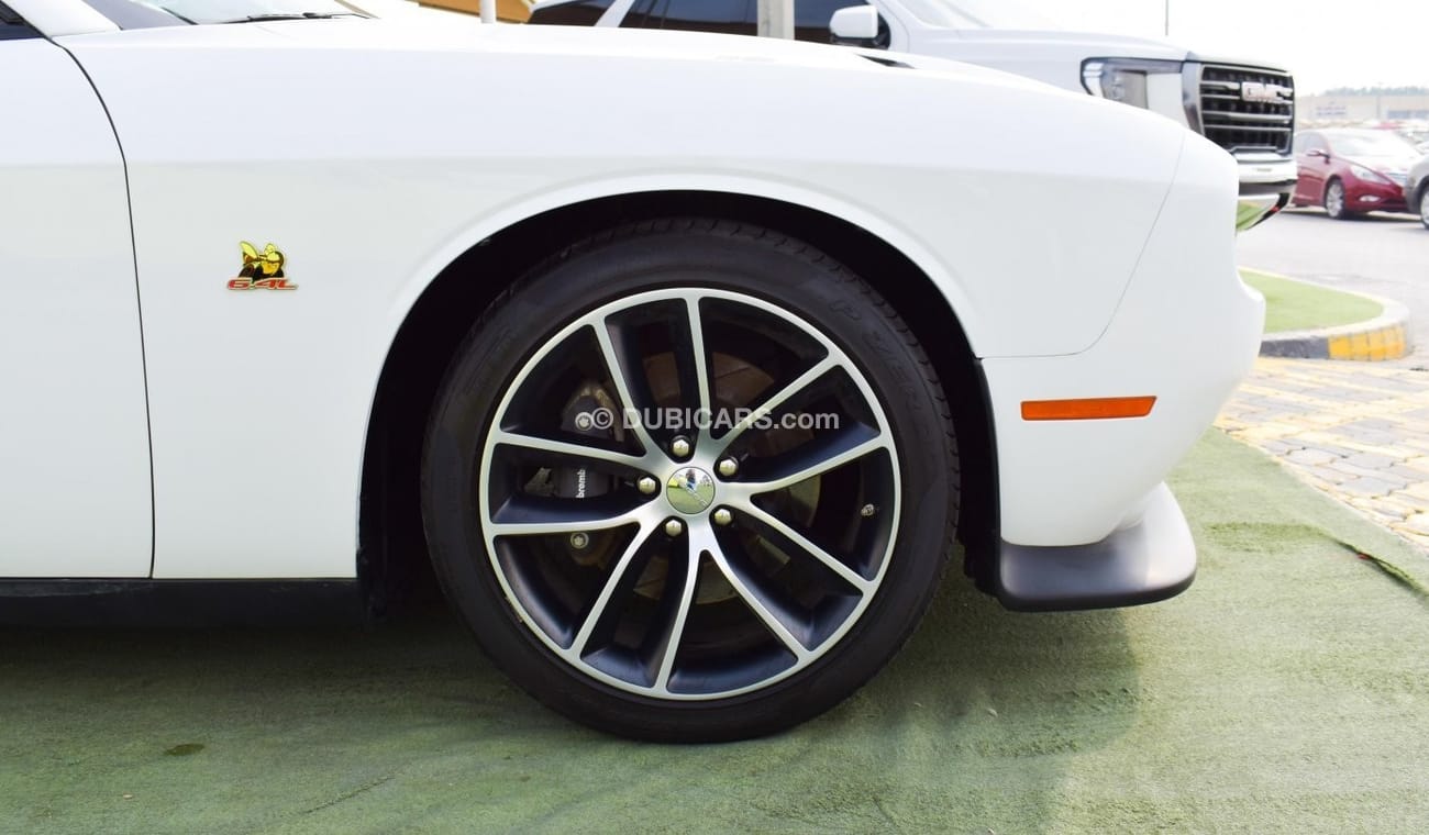 Dodge Challenger SRT 6.4L V8