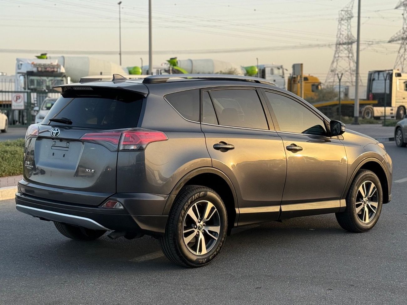 تويوتا راف ٤ XLE sunroof, leather seats Full Option