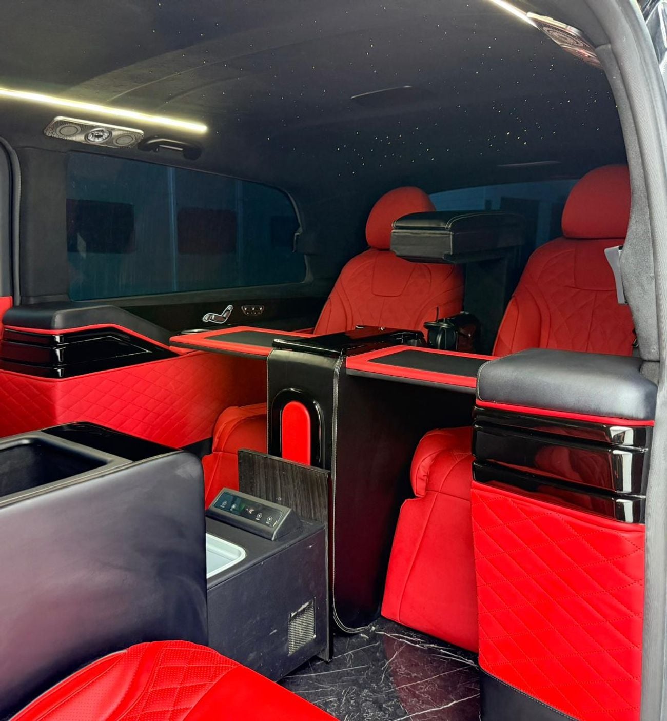 مرسيدس بنز V 250 2024 Mercedes Maybach V250, Warranty, Very Low Km, Fully Loaded, Excellent Condition, GCC