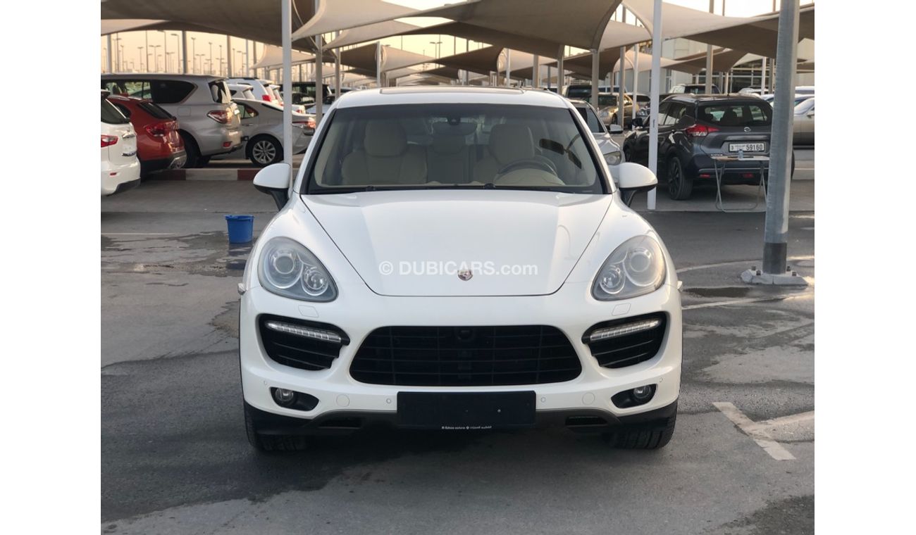 بورش كايان بورش كايين تيربو موديل 2011 خليجي فل مواصفات فتحه سقف وكراسي جلد ومثبت سرعه وتحكم كهربي كامل ونظام ص