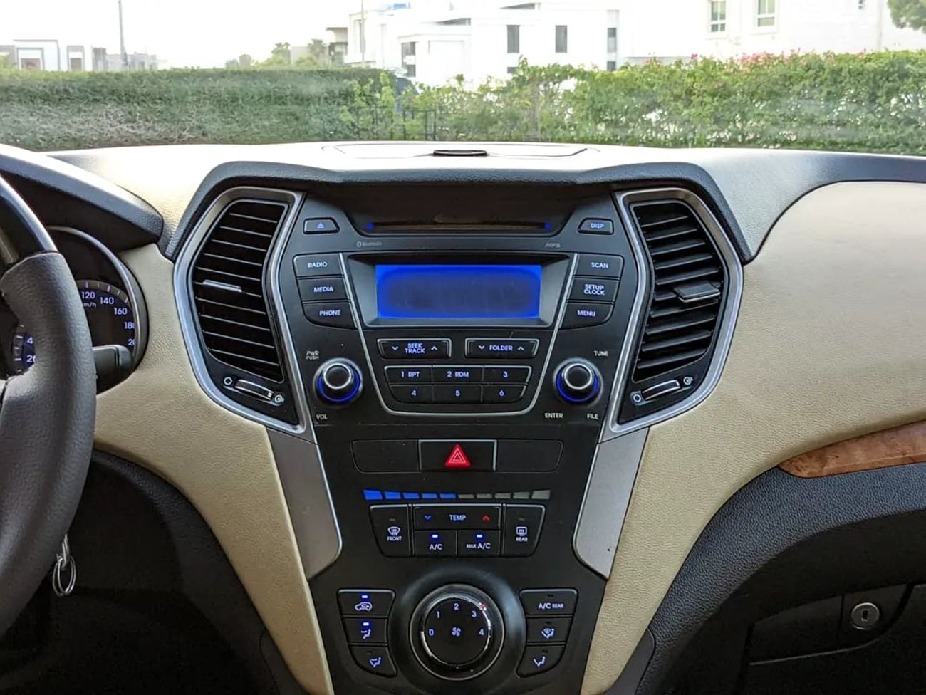 هيونداي سانتا في GCC Mint Condition With Beige Interior Super 7 Seater Family SUV