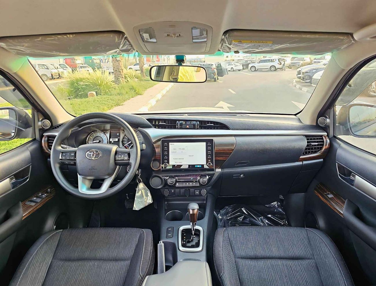 تويوتا هيلوكس 2.7L Petrol / Automatic Gear / FULL OPTION  (CODE # 67998)