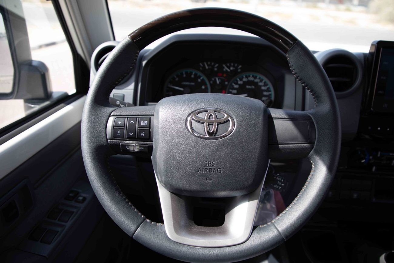تويوتا لاند كروزر LC76 Hardtop LX 4.0L - Manual - White Inside Bluish Grey | Export Only