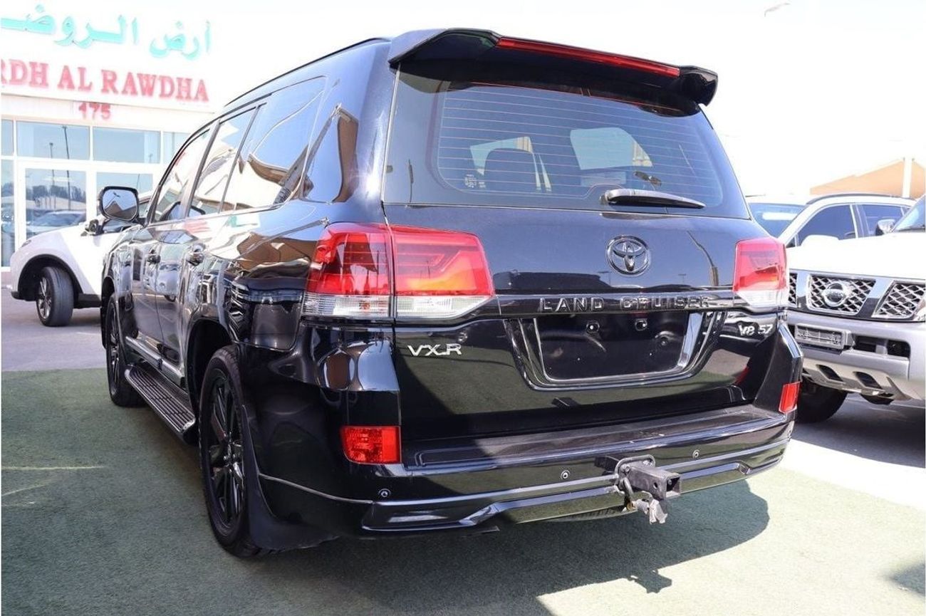 تويوتا لاند كروزر VXR 5.7L 4WD Toyota Land Cruiser VX.R 5.7L / 2018 / GCC / Original Paint