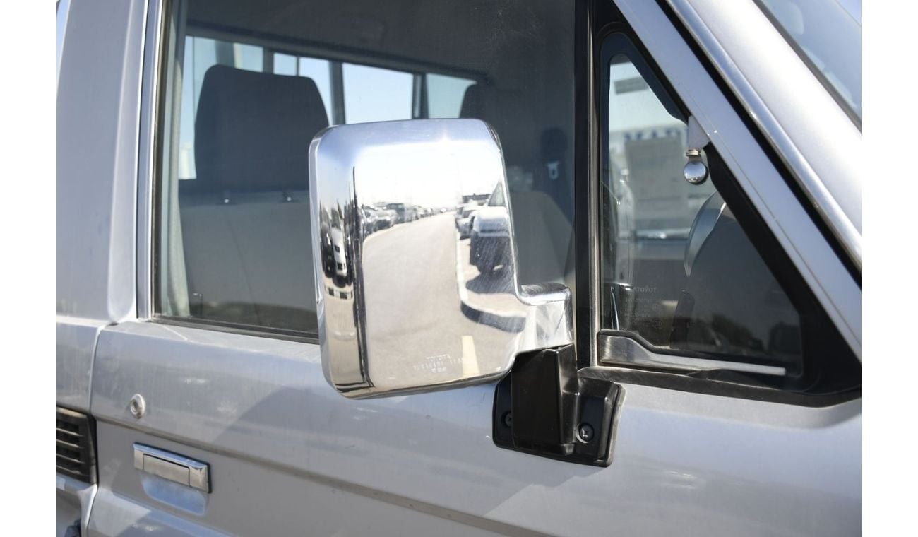 Toyota Land Cruiser Pick Up 4.0L V6 Petrol  ( ready stock available )
